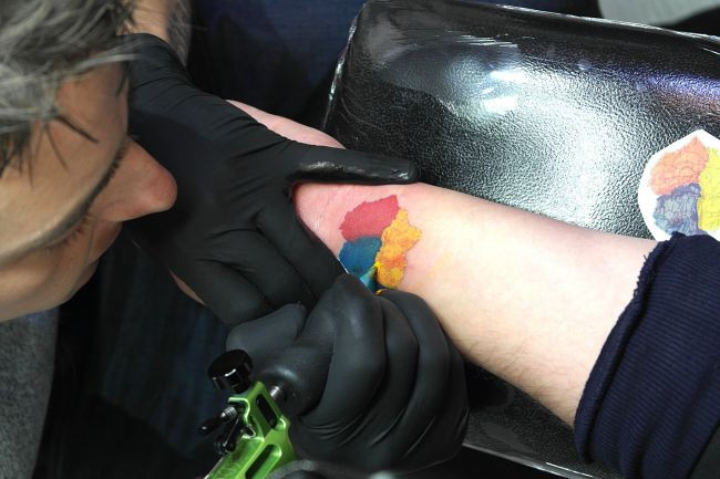 Cum s-a sarbatorit Ziua Nationala la ProFM. Alexandra Stan a cantat imnul, What's UP si-a tatuat harta de la 1918