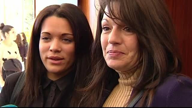 Povestea lor este ca in filme. Doua familii isi cresc una alteia copilul, desi nu este al lor, din cauza unei greseli