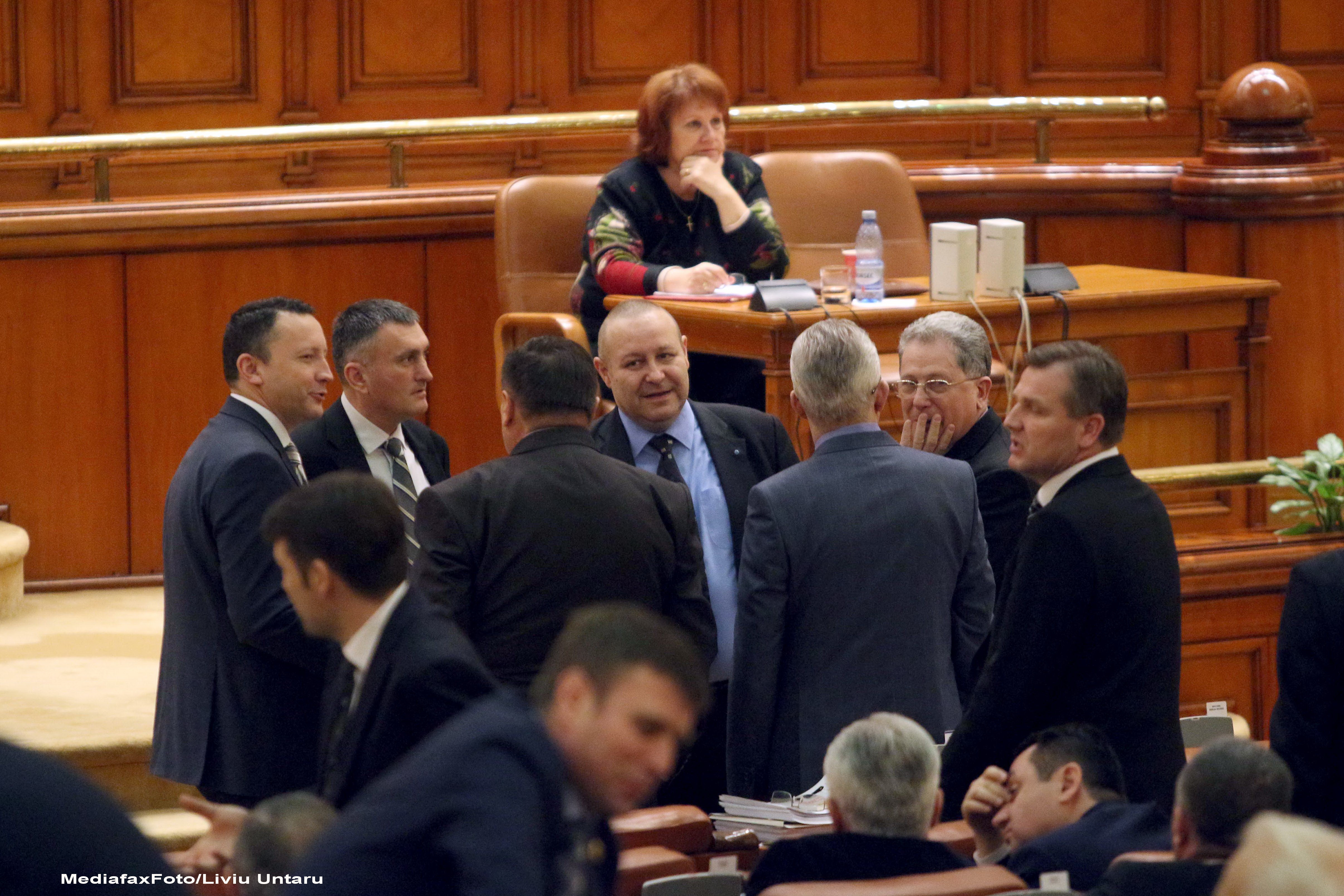 Scandal mare in PPDD. Sapte parlamentari au anuntat ca nu mai vor sa sustina guvernul