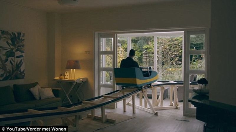 Ideea originala a unei agentii imobiliare din Olanda. Posibilii cumparatori fac turul casei intr-un rollercoaster. VIDEO