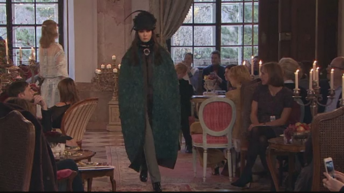 Noile creatii ale casei de moda Chanel au avut parte de o prezentare de poveste. Evenimentul a avut loc intr-un castel