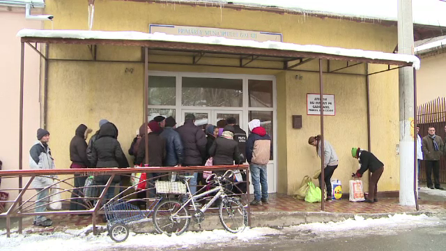Daruri pentru cei mai saraci oameni din Galati, de Mos Nicolae. Ce surpriza i-a asteptat joi la cantina de ajutor social