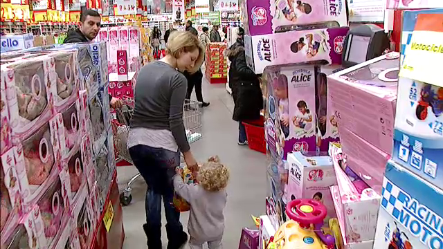 Cadourile de Mos Nicolae, prilej de negocieri intre parinti si copii. La ce preturi ajung jucariile in acest an