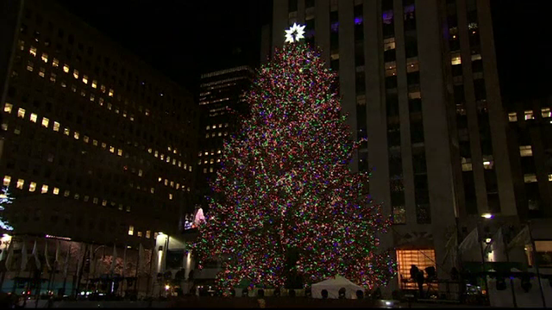 Bradul de Craciun din Rockefeller, NY, a fost impodobit miercuri seara. Mariah Carey, Lady Gaga si Tony Bennett, pe scena