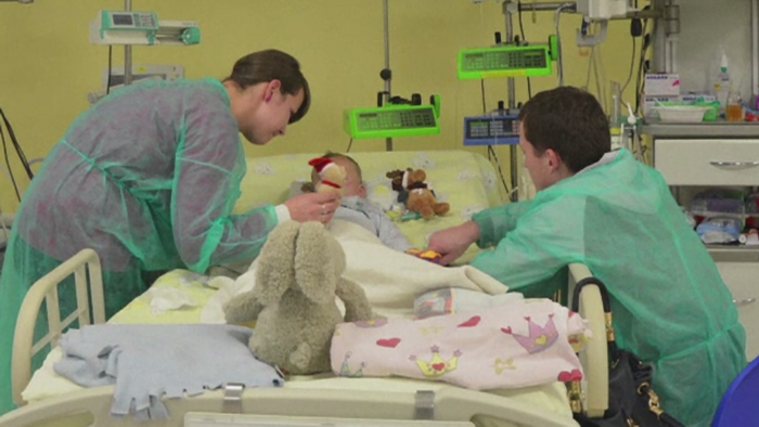 Miracol in Polonia. Un copil de doi ani a supravietuit dupa ce a stat o noapte afara, la -7 grade Celsius