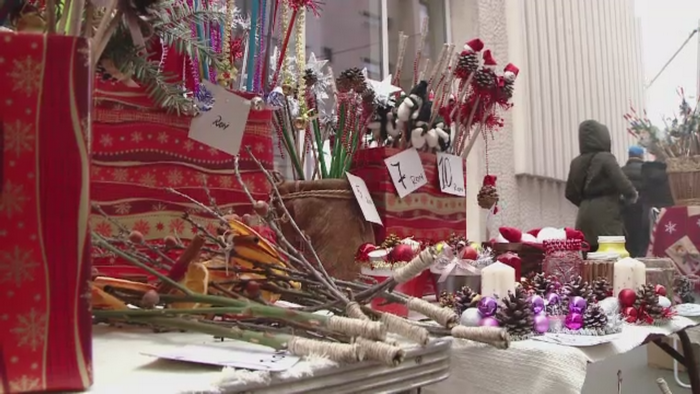 Copiii se pregatesc de venirea lui Mos Nicolae. Comerciantii au scos la vanzare nuiele unicat pentru cei obraznici