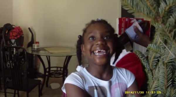 O fetita a sunat la politie, trista ca nu va avea brad de Craciun. Cu ce gest emotionant au surprins-o ofiterii politiei