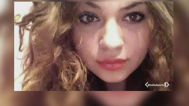 O romanca de 20 de ani, executata in stil mafiot in Italia, de catre iubitul gelos. Tanara s-a stins sub ochii mamei sale