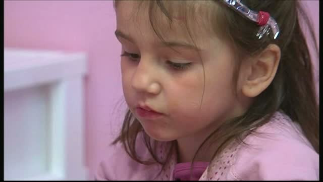 Kassandra, fiica adoptiva a lui Iosif Rotariu, operata pentru a 37-a oara. I-a cerut lui Mos Craciun o viata normala