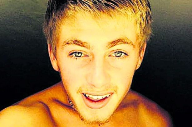 Motivul emotionant pentru care sute de oameni s-au imbracat in halate roz la inmormantarea prietenului lor