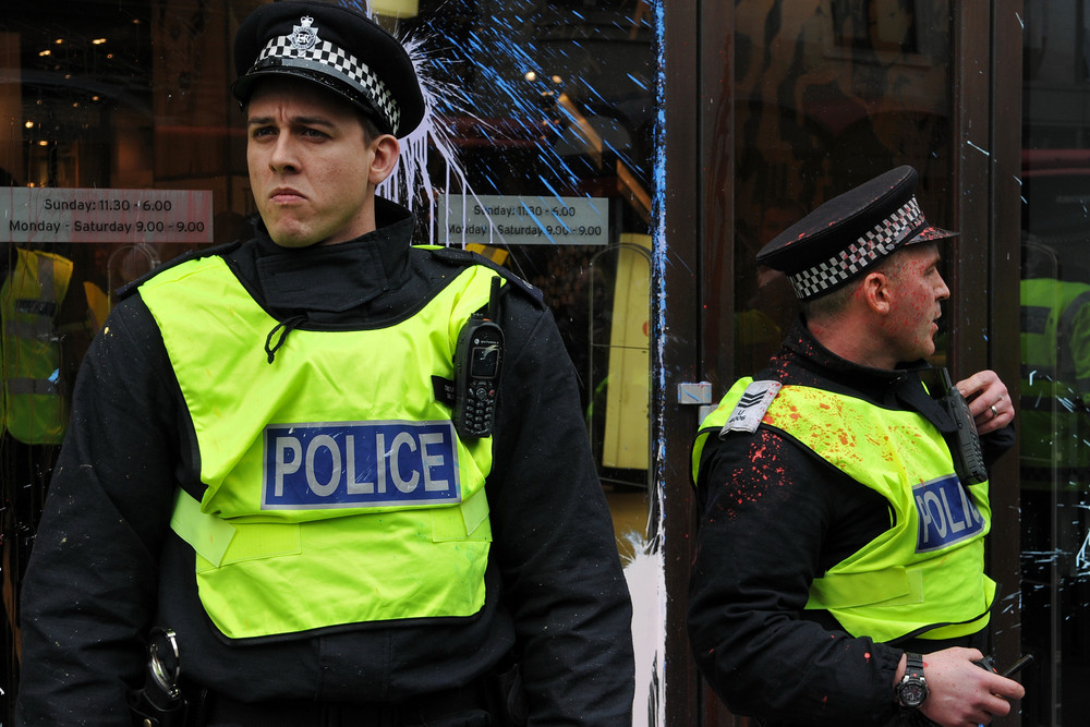 Crima care a ingrozit Marea Britanie. Politistii si paramedicii vor fi consiliati psihologic dupa ce au vazut la fata locului