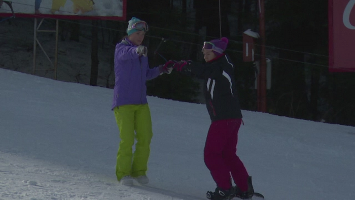 Noroi in Bucuresti, zapada si veselie la munte. Pe Valea Prahovei s-a deschis oficial sezonul de schi