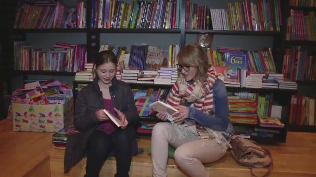 Povestea voluntarilor din Cluj care isi sacrifica propriile familii pentru a le face viata mai frumoasa unor copii sarmani