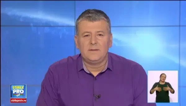 Magia sarbatorilor de iarna a cuprins mai multe orase din tara. Cum arata bradul inalt de 10 metri ridicat la Iasi