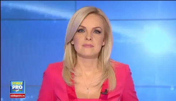 Magia sarbatorilor de iarna a cuprins mai multe orase din tara. Cum arata bradul inalt de 10 metri ridicat la Iasi