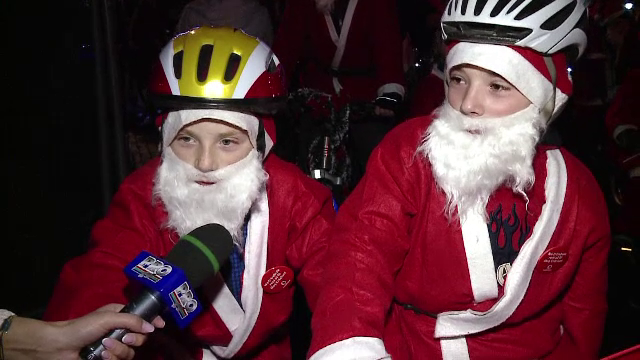 Au facut fericiti sute de copii. 200 de "CicloMosi" au impartit cadouri persoanelor cu deficiente de vaz si auz din Cluj