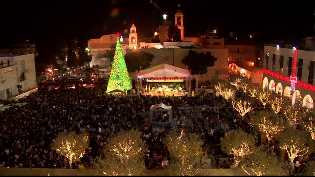 Nemtii intampina Craciunul cu cea mai mare prajitura, de trei tone. Cum arata desertul preparat de 130 de cofetari