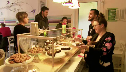 "Momentele importante trebuie traite aici". Tinerii care s-au intors in Romania ca sa faca biscuiti si sa aduca zambete