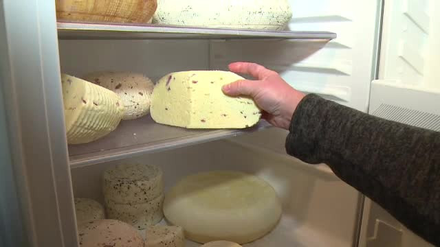 Produsele traditionale atestate devin raritati, din cauza birocratiei. In Bihor, din 17 producatori a ramas doar unul