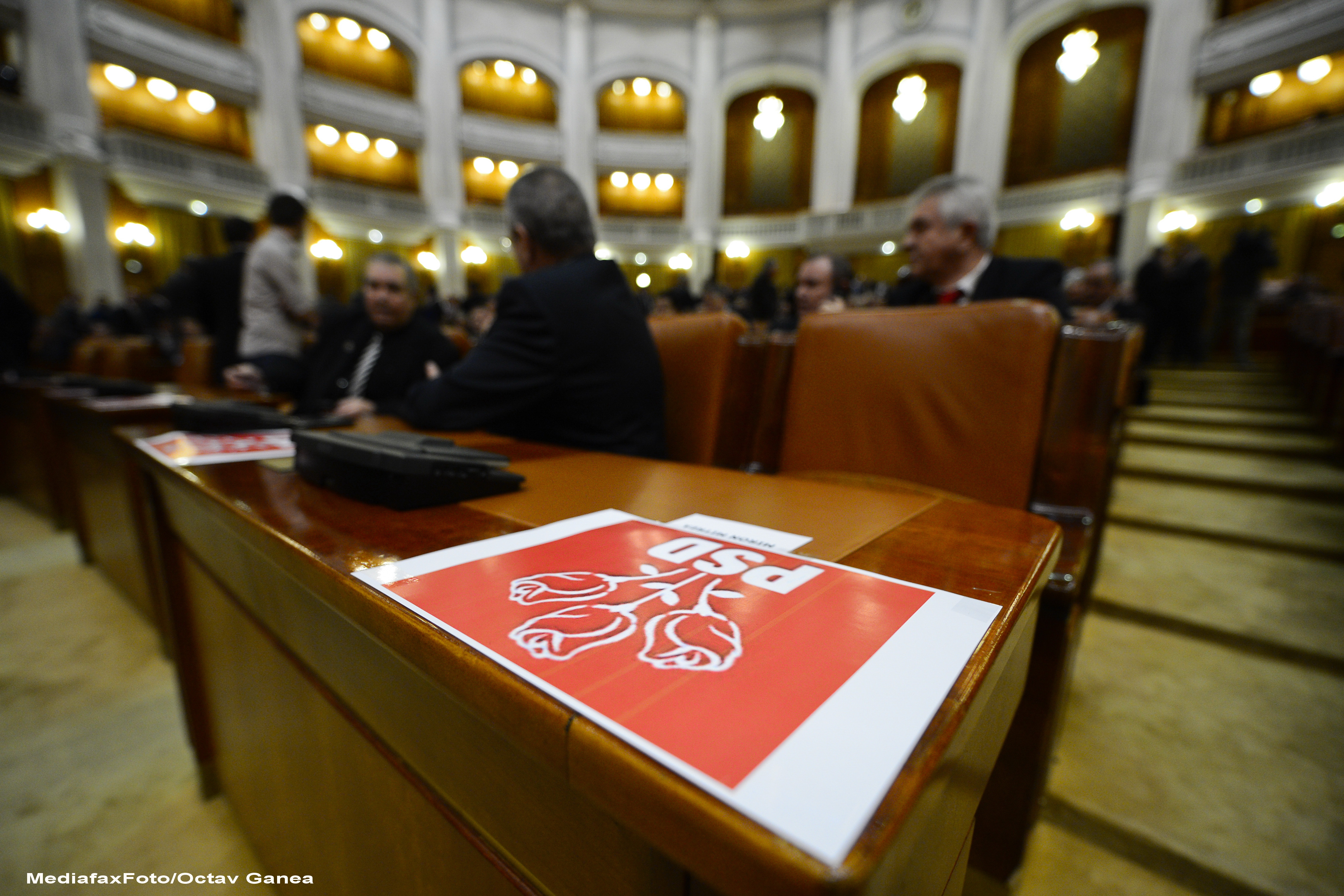 Sondaj CSOP: daca maine ar fi alegeri, liberalii ar putea obtine MAJORITATEA parlamentara. Cat au scazut PSD si PMP