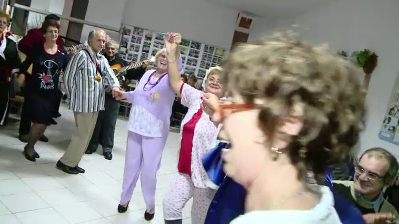 "Si noi simtim ca inca avem fluturasi in stomac”. Modul inedit al unor pensionari de a-si gasi perechea in prag de Sarbatori
