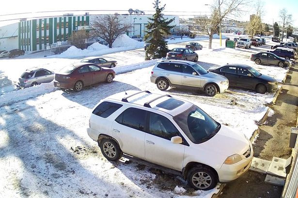 Cel mai prost sofer din lume este... o femeie. Imaginile care au devenit virale pe internet. VIDEO