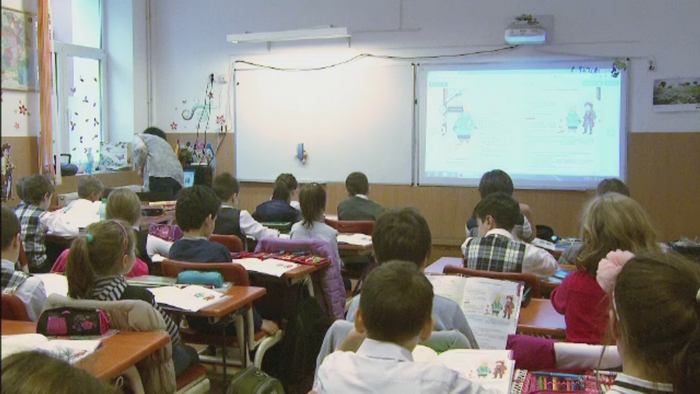 Orele nu vor mai fi niciodata la fel dupa introducerea manualelor digitale. Cum arata acum o lectie de clasa I sau a II-a