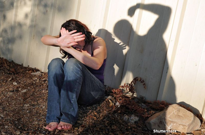 Proiect de lege: un deputat cere ca violatorii sa stea la inchisoare 25 de ani. Pentru ce fapte cere pedepse pe viata