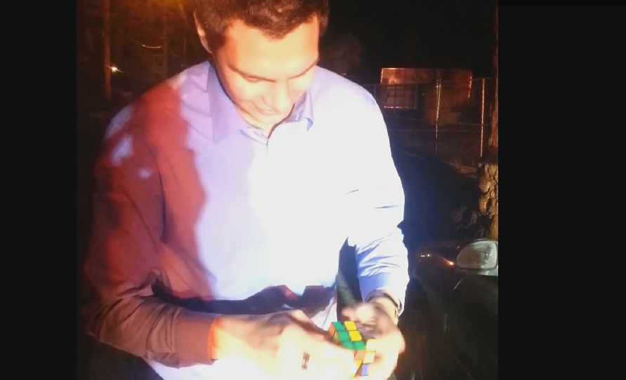 Cum sa scapi de o amenda in 20 de secunde. Un iluzionist i-a naucit pe politisti cu trucurile sale - VIDEO