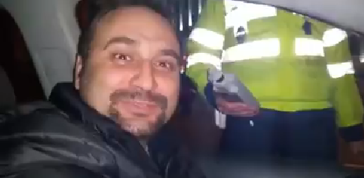 "Celentano" la volan, pus sa sufle-n fiola de politia rutiere. Cat crezi ca i-a iesit alcoolemia?