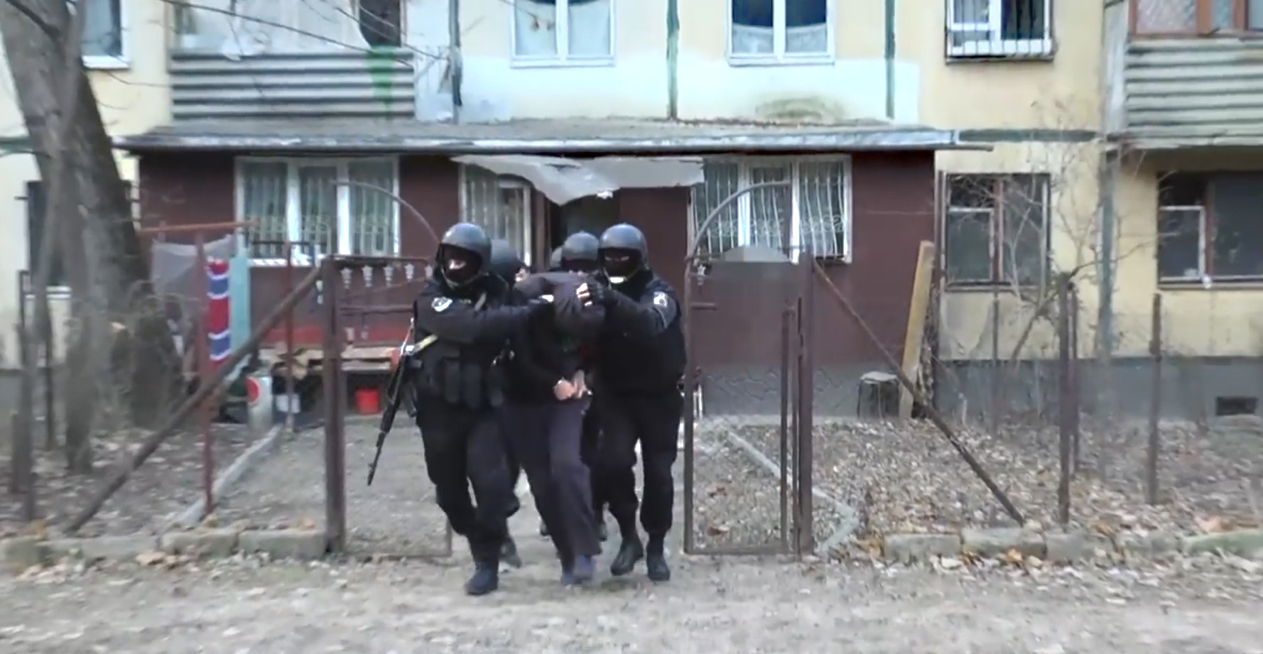 De ce au ajuns agentii FBI sa ia cu asalt un apartament de bloc din Moldova. VIDEO "Ar fi putut sa fabrice BOMBE MURDARE"