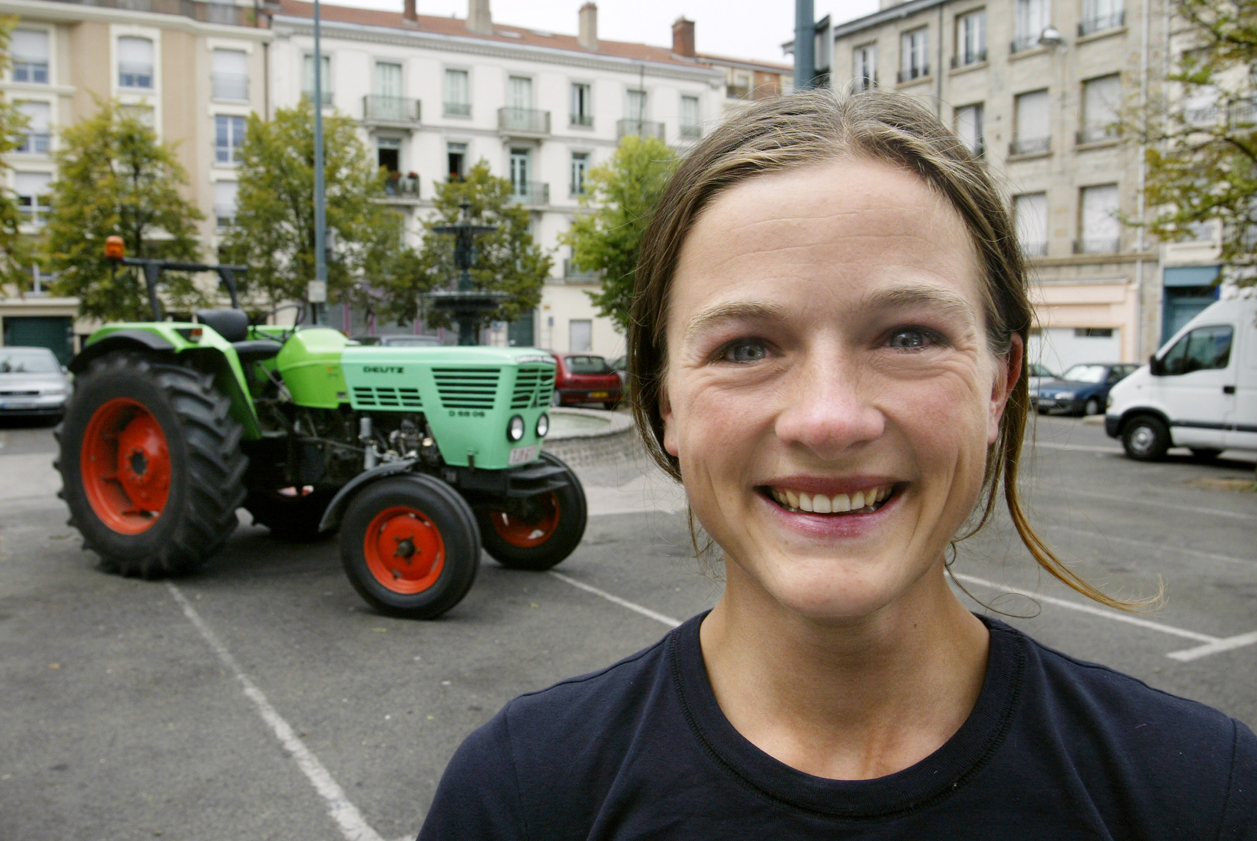 "Tractor Girl". Povestea unei olandeze care a ajuns la Polul Sud cu tractorul dupa o calatorie care a durat 10 ANI