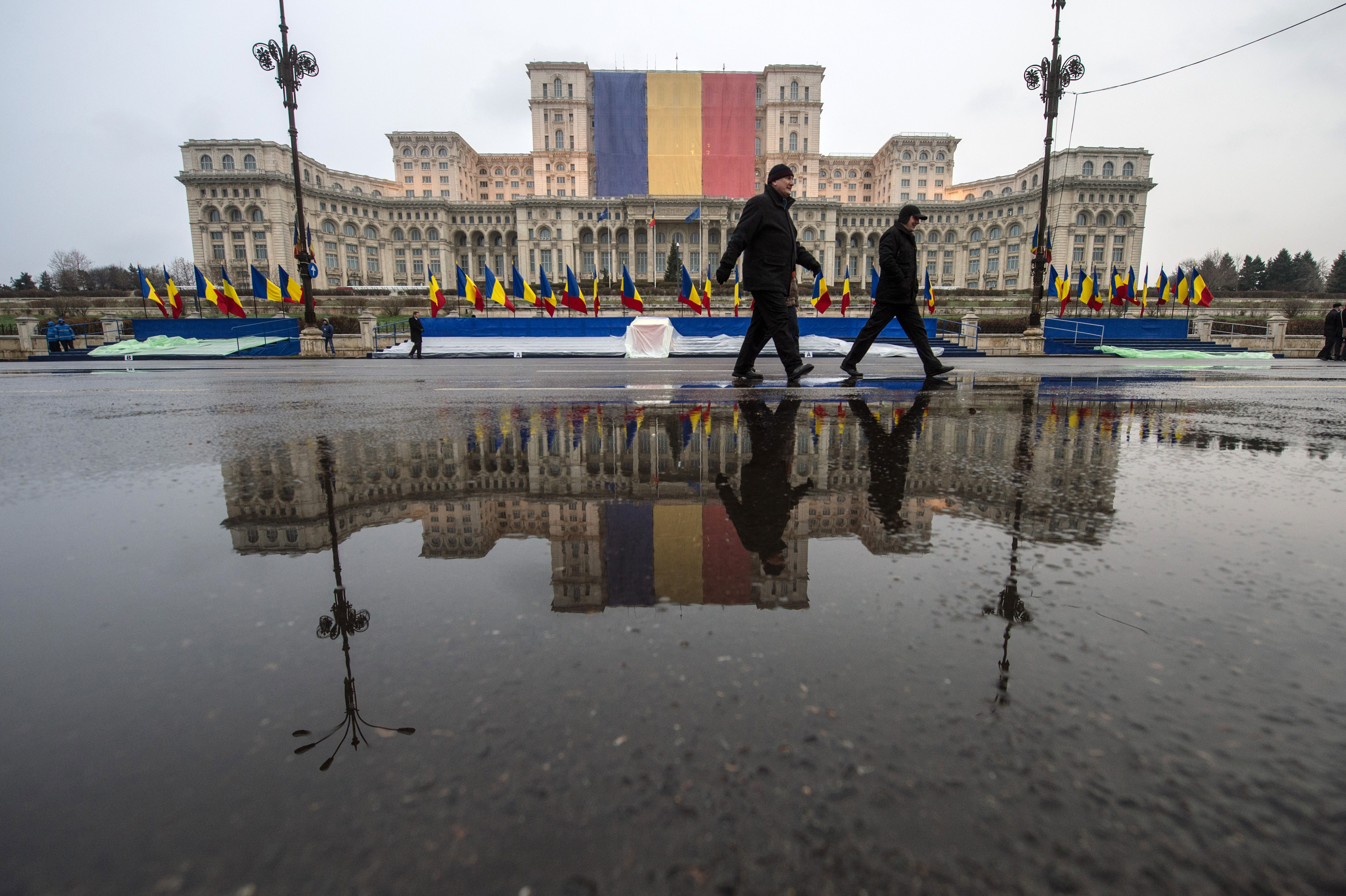 "Palatul dictatorului blestemat". Cum e vazuta Casa Poporului de un jurnalist strain intr-un reportaj realizat pentru CNN