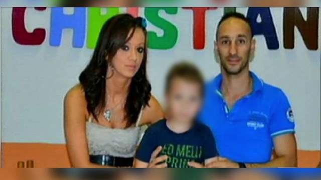 Sute de oameni in lacrimi, la cimitirul din Turda. Au fost readuse in tara trupurile romancei si fiului ei ucisi in Italia