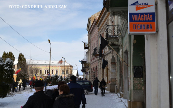 Primarul din Targu Secuiesc, amendat de prefect pentru ca a arborat putine steaguri de 1 Decembrie