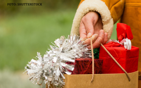 Top 7 promotii de Craciun. Unde gasesti reduceri la telefoane, jucarii, bormasini, televizoare si brazi