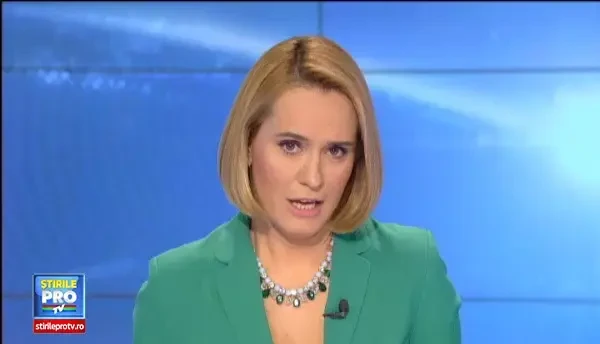 Scena de cartea recordurilor, filmata de un pasionat de natura. O bufnita, atacata de doi vulturi, a ajuns sa inoate