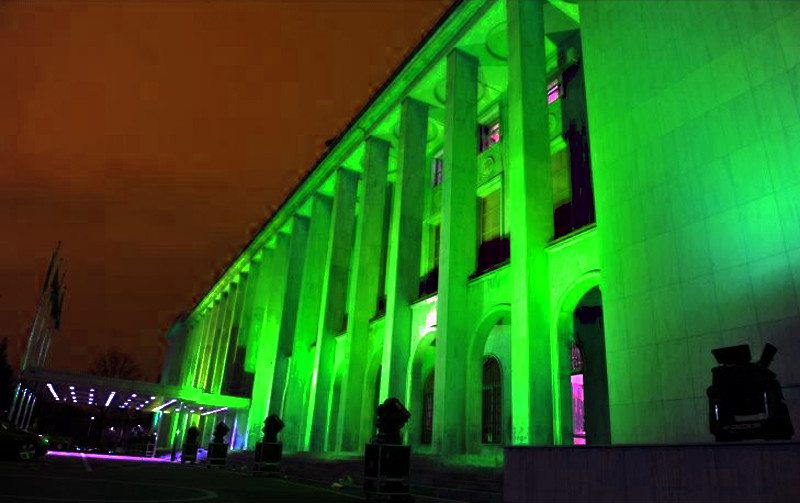 Cum le-a "furat" Guvernul bugetarilor Craciunul. Mediafax a obtinut proiecte de OUG care prevad inghetarea salariilor la stat