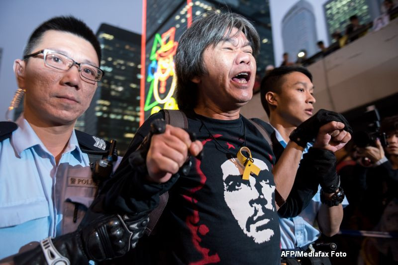 Proteste in Hong Kong. Politia a inceput arestarea manifestantilor prodemocratie