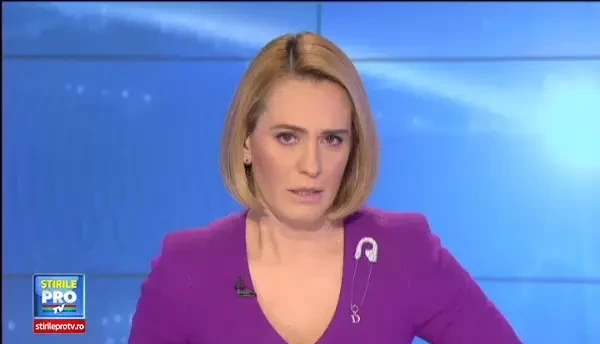 O fetita de 7 ani a murit dupa ce a fost calcata de Jeepul sub care se juca. Imagini cutremuratoare surprinse cu tatal ei