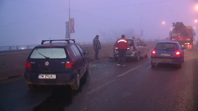 Accident in lant la Timisoara din cauza cetii. Sapte masini au fost avariate in urma impactului
