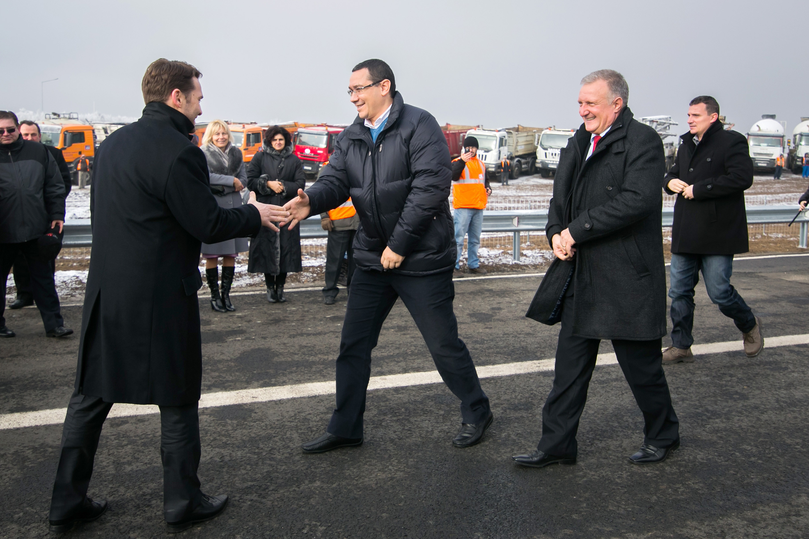 Ponta, intrebat cati km de autostrada s-au construit din supra-acciza: "Suma colectata... va transmit imediat de la minister"