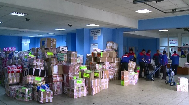 Viata peste hotare s-a imbunatatit pentru romani.Au venit de 3 ori mai multe colete din strainatate pentru familiile din tara