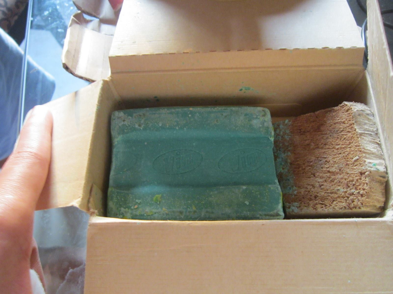 A cumparat online un Samsung Galaxy Core 2, insa a primit in pachet un sapun. Surpriza avuta dupa ce s-a plans pe Facebook