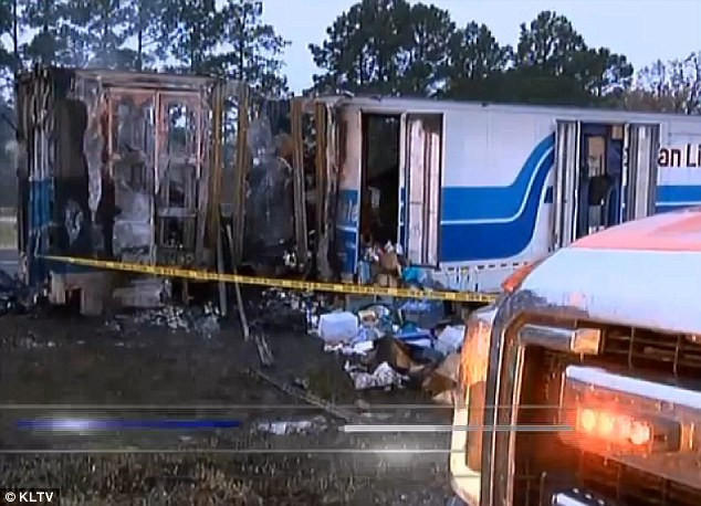 Ce au gasit politistii intr-un TIR care a luat foc in timpul mersului. "Cazul este foarte suspect"