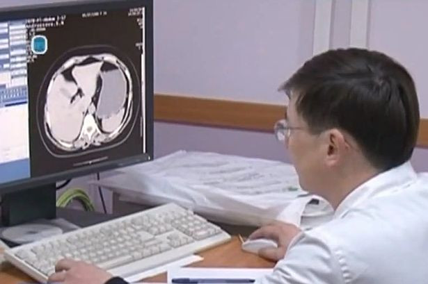 A indurat 12 ani dureri atroce de stomac si a ajuns la spital. Medicii, uluiti cand au vazut ce i-a provocat suferinta