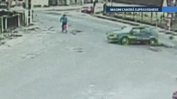 Accident infiorator in Turda. Camerele de supraveghere au surprins momentul in care o femeie e spulberata de o masina