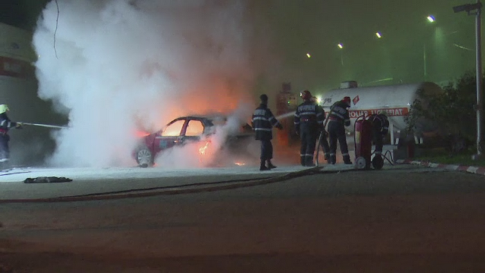 Incident grav in Targoviste. Risc de explozie intr-o statie GPL, dupa ce un taxi a luat foc la alimentare