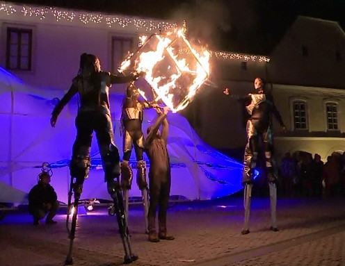 Spectacol pe strazile Sibiului. O trupa de actori din Bulgaria a adus la viata "zeci de extraterestri"