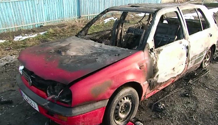 La numai o zi de la incercarea de-a vinde o masina adusa din Germania a gasit-o incendiata. Pe cine acuza barbatul